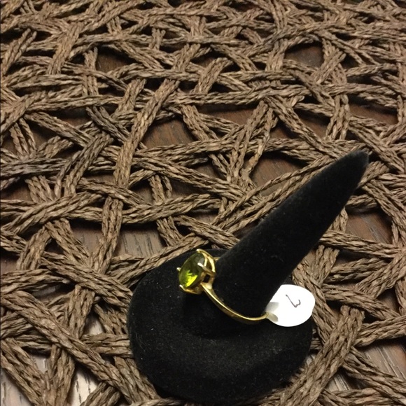 NWOT Oval Peridot & Gold Ring Size 7(SOLD) - Picture 5 of 8
